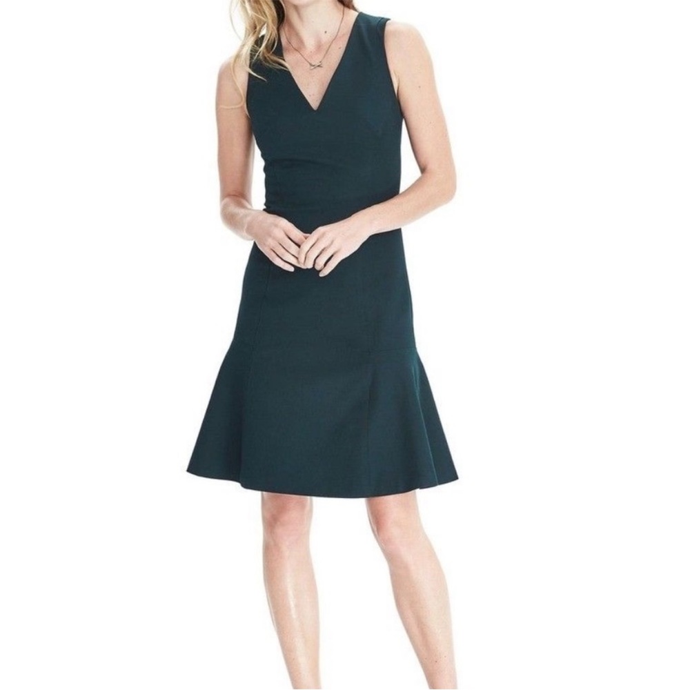 BANANA REPUBLIC V NECK FIT &FLARE STRETCH BLACK DRESS SIZE 6